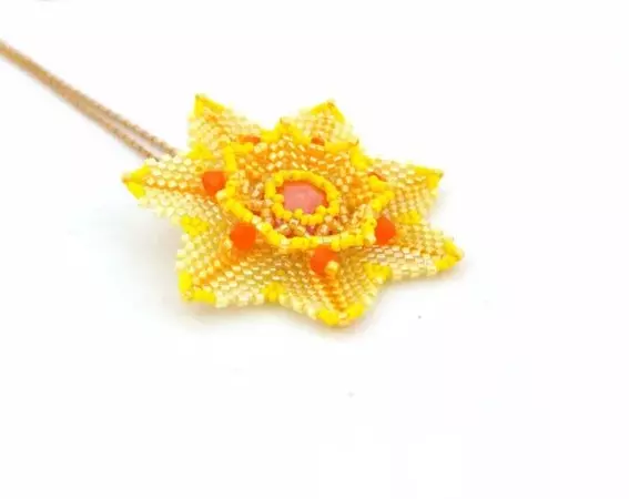 Daffodil beaded pendant - Tiszi