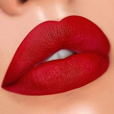 Gorgeous matte red lips | #Ciaté Liquid Velvet in Risqué | #Sephora Beauty Board | Rouge à lèvres, Maquillage bouche, Levre