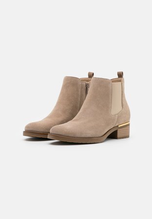 Chelsea beige boots | gifted