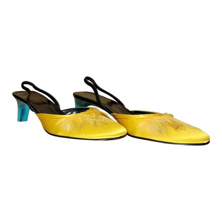 S/S 1999 VINTAGE TOM FORD for GUCCI YELLOW CREPE SATIN SHOES w/ FEATHERS 8 For Sale at 1stdibs