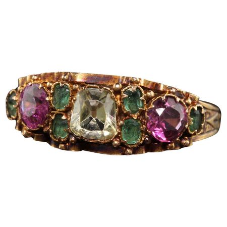 Antique Victorian 15K Yellow Gold Ruby Emerald and Chrysoberyl Engraved Ring For Sale at 1stDibs