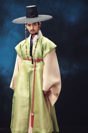 Green and yellow hanbok 1