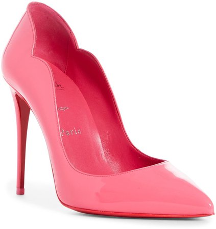 Hot Chick Scallop Pointed Toe Pump