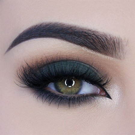 Dark Green Eye Makeup