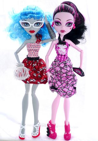 Monster High Dot Dead Gorgeous Draculaura and Ghoulia Yelp… | Flickr