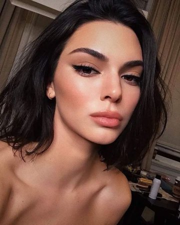 Makeup Look - Kendall Jenner