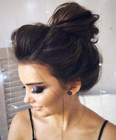9-voluminous-messy-bun-with-teased-roots.jpg (500×606)