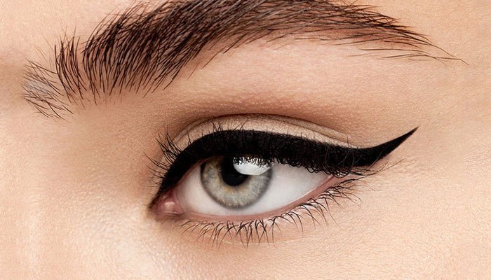 Easy Winged Eyeliner Tutorial- How To Apply Winged Eyeliner | Nykaa's Beauty Book