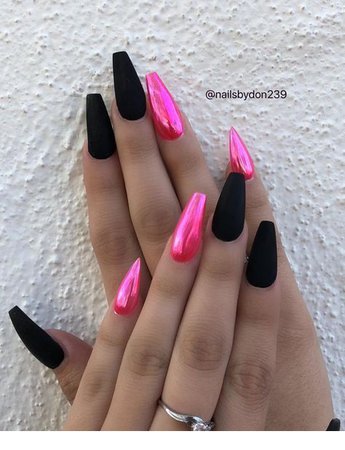 Black, pink nails - Miladies.net