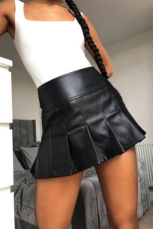 UO '00s Pleated PU Mini Skirt | Urban Outfitters UK