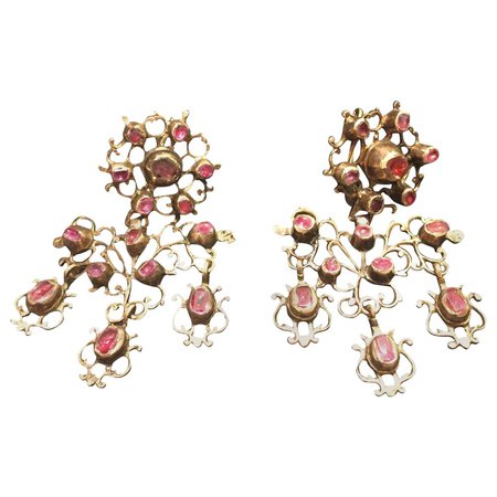 Ruby Chandelier Earrings 18 Karat Gold For Sale at 1stDibs