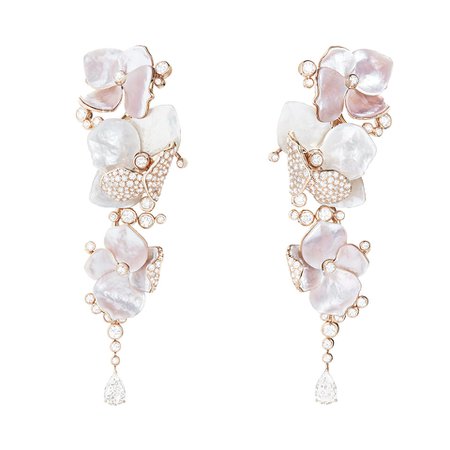 NUAGE DE FLEURS Pendant earrings set with mother-of-pearl and diamonds, on pink gold