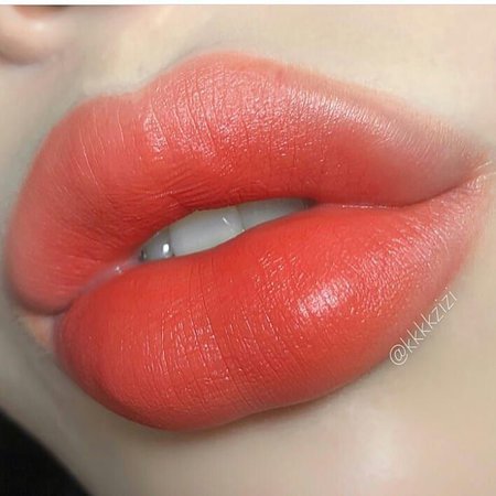 lips peach aesthetic