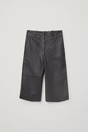 LEATHER HIGH WAISTED WIDE-LEG SHORTS - Black - Shorts - COS WW