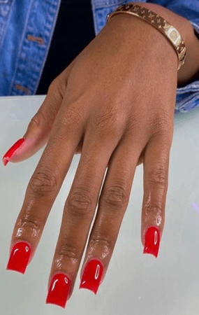 short red nails