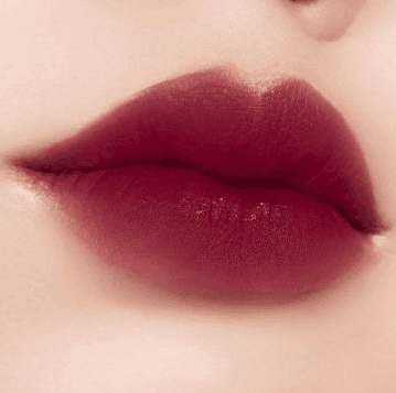 soft vampy red lip