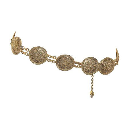 Chanel 1985 Baroque Medallion Chain Belt For Sale at 1stdibs