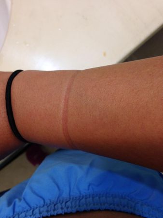 (1) j on Twitter: "When you fall sleep with your hair tie on your wrist.... #onlygirlsknow http://t.co/vUJKxPRAnZ" / Twitter