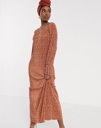 ASOS DESIGN plisse maxi dress in rust ditsy print with pep hem | ASOS