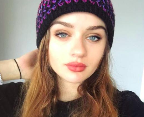 joey-king-1526571621-view-0.png (460×374)