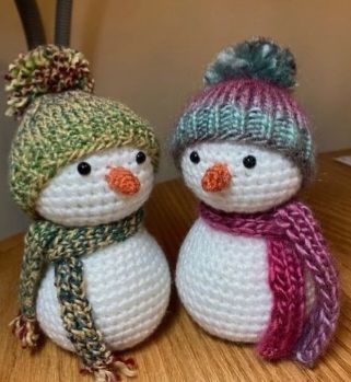 snowman w/ scarf and hat/beanies