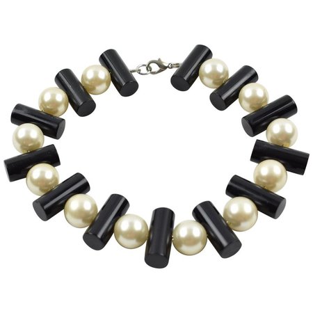 Judith Hendler Black and Pearl Acrylic Lucite Dog Collar Necklace For Sale at 1stdibs