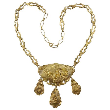 Embossed Gold Necklace For Sale at 1stDibs