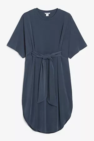 Super-soft kaftan dress - Dark blue - Dresses - Monki WW
