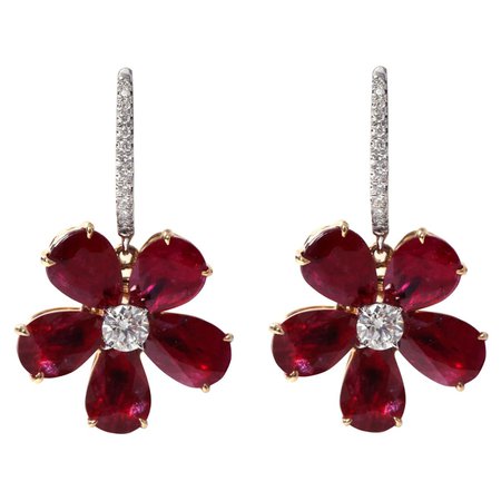 18 Karat Gold 9.15 Carats Ruby and Diamond Flower Drop Earrings For Sale at 1stDibs