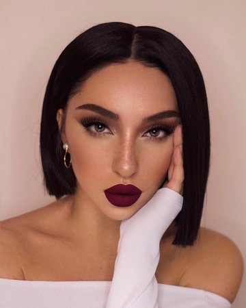 Swetlana Petuhova sur Instagram : Anzeige | Love me a vampy lip color 🤤 are you team nude or dark lip? 🙋🏽‍♀️ ______________ @toofaced born this way foundation + concealer…