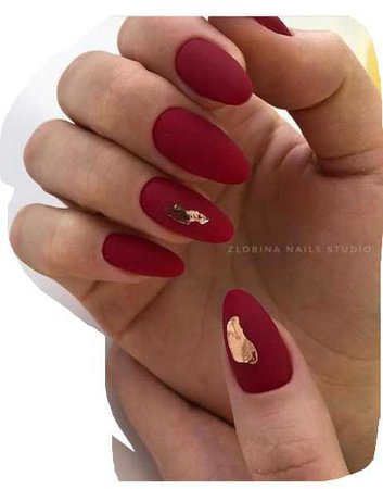 nails red and gold