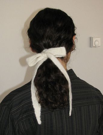 SUE-Ecru knitted hair bow