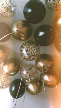 10 Decorations And Items To Make Your New Year's Eve Aesthetic AF - Society19 | Birthday photography, Party photography, New years party