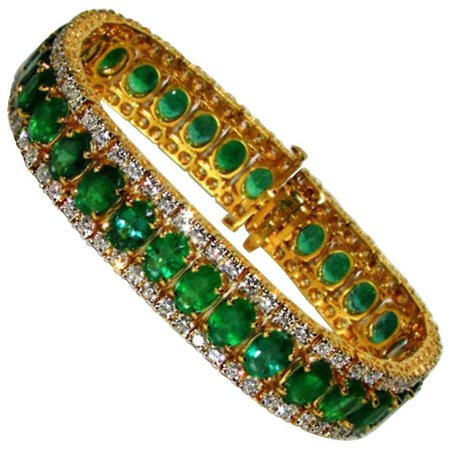 32 Carat Natural Vivid Green Emerald Diamond Bracelet G/VS Multirow For Sale at 1stDibs