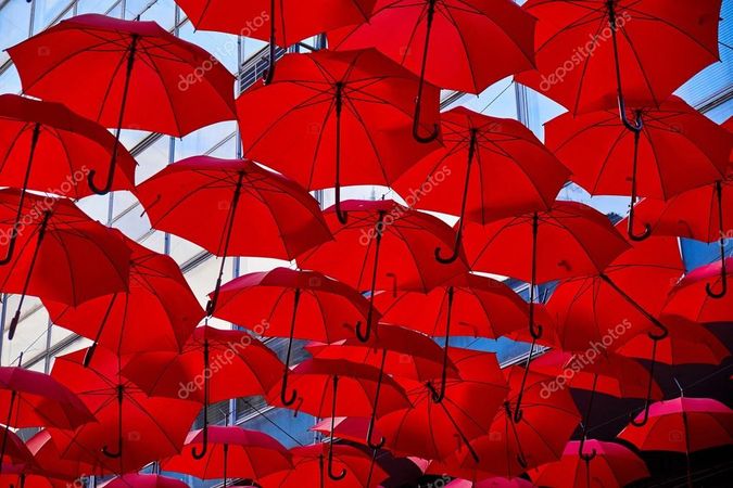 Paraguas rojos en el aire — Fotos de Stock © twindesigner #80963546