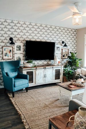 Family-room-ideas-decorating-around-a-tv-console-tempoary-wallpaper-334.jpg (1160×1740)