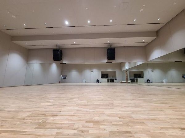kpop dance practice studio