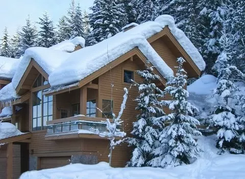 Whistler Village Luxury Home, Hot Tub, Ski Access, Log Fireplace, Mountain Views - Whistler Blackcomb Ski Resort