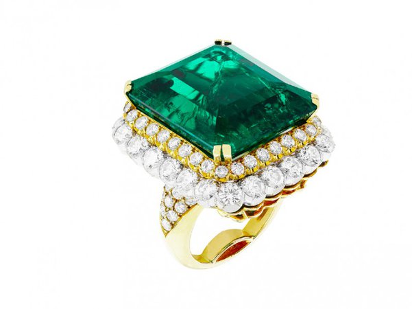 Van Cleef & Arpels, Emerald and diamond gold ring