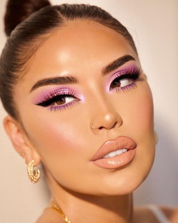 iluvsarahii sur Instagram : You already know I didn’t film this look lol but here’s a photo and a breakdown of what I used💜 inspired by my girl @makeupwithjah…