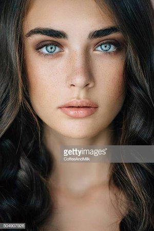 studio-shot-of-young-beautiful-woman-picture-id504907926 (408×612)