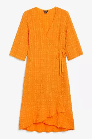 Seersucker wrap dress - Orange - Midi dresses - Monki WW