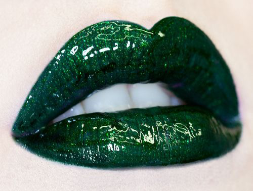 emerald green lip look