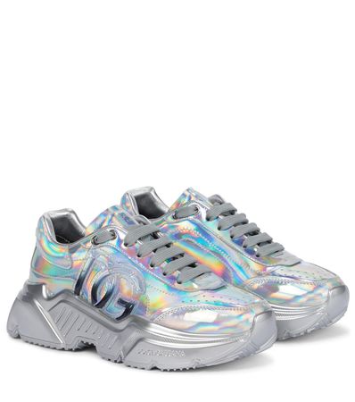 holographic shoe