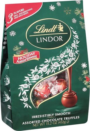 Amazon.com: Lindt LINDOR Holiday Assorted Chocolate Candy Truffles with Smooth, Melting Truffle Center, 15.2 oz. Bag (2023)