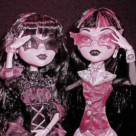 draculaura elissabat dolls vampire pink and black monster high g1 aesthetic