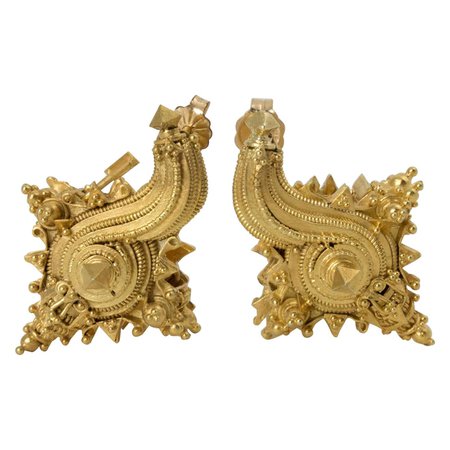 Antique Javanese 22k Gold Conch Shaped Earrings, 10th-15th Century, Indonesia For Sale at 1stDibs