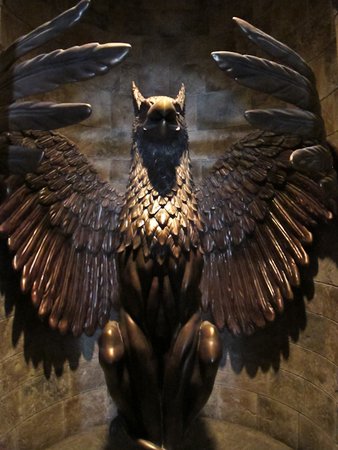 Dumbledore's Office Entrance Statue | Hogwarts, Harry Potter