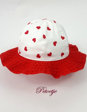 White Red Girl Hat Hearts - Petoetje