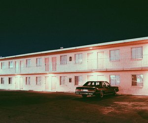 21 images de motel aesthetic sur We Heart It | Voir plus de motel, aesthetic et grunge